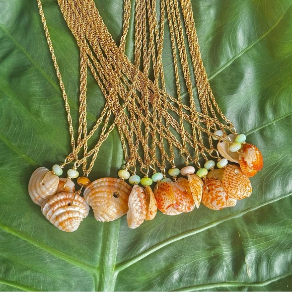 Gold plated wrapped cowrie sea shell necklace chain - Picture 5 of 6